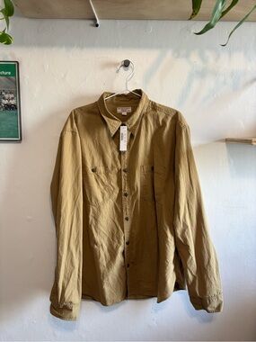 Wallace and Barnes Men's Casual Button-Up Shirt in Tan
